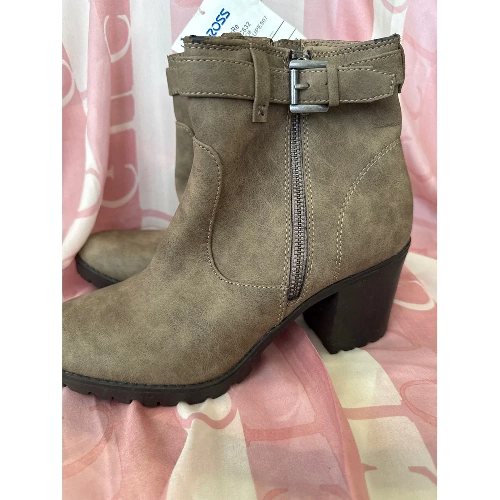LadiesRe ankle boots